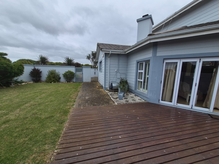 3 Bedroom Property for Sale in Boggomsbaai Western Cape